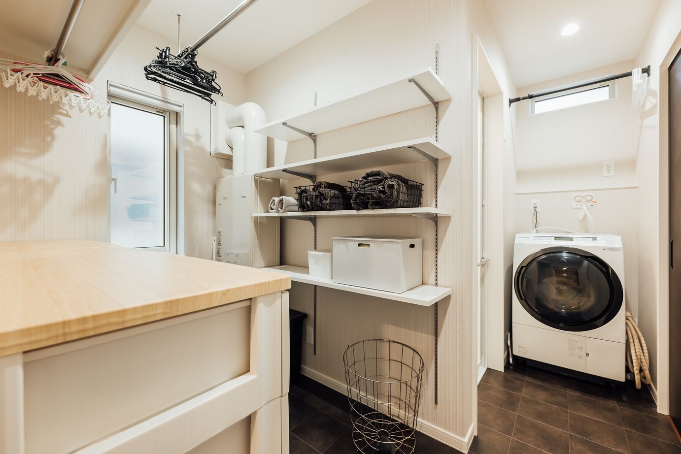 寿建設 【床暖房×居酒屋風ダイニング×屋上庭園×三階建て】 光熱費ダウンの喜びも！自由気ままにBBQを楽しむ住まいの建築実例画像7