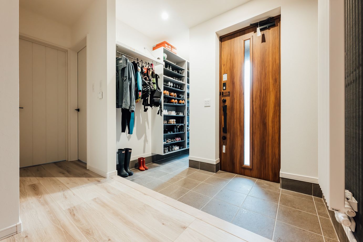 寿建設 【床暖房×居酒屋風ダイニング×屋上庭園×三階建て】 光熱費ダウンの喜びも！自由気ままにBBQを楽しむ住まいの建築実例画像8