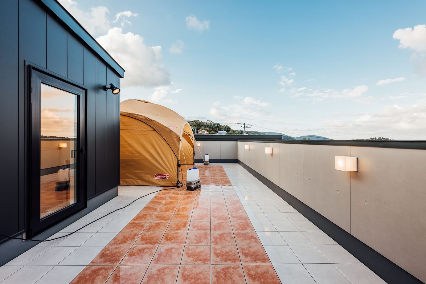 寿建設 【床暖房×居酒屋風ダイニング×屋上庭園×三階建て】 光熱費ダウンの喜びも！自由気ままにBBQを楽しむ住まいの建築実例画像10