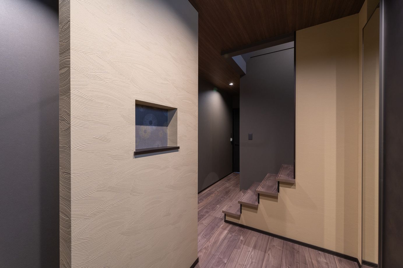 寿建設 【全室床暖房×居酒屋風ダイニング×屋上庭園×ビルトインガレージ】落ち着ける和モダンの広々3階建住まいの建築実例画像9