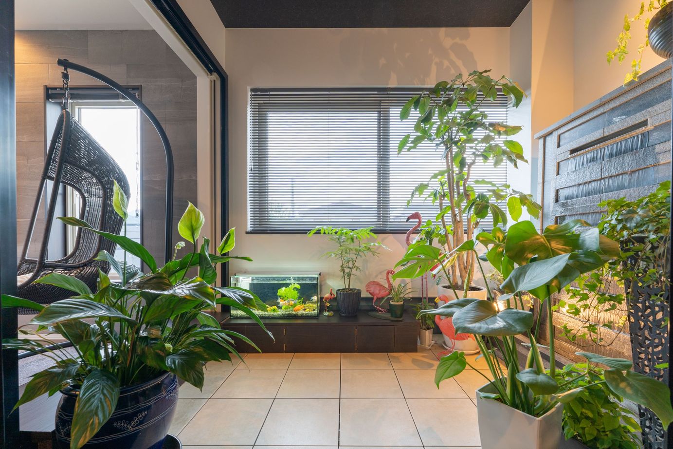 寿建設 【全室床暖房×居酒屋風ダイニング×屋上庭園×三階建て】旅行気分で毎日が楽しくなる理想以上の住まいの建築実例画像2