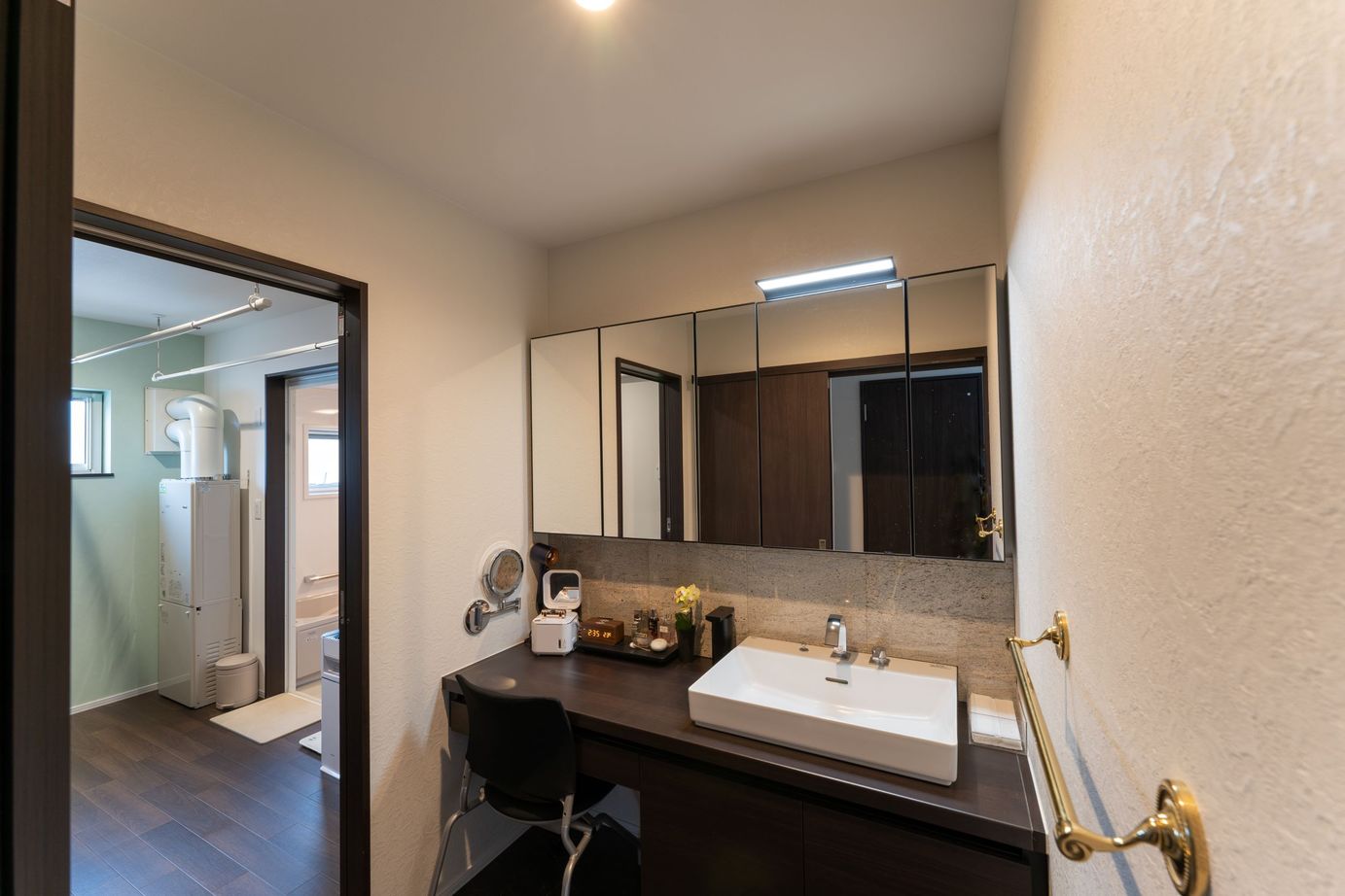 寿建設 【全室床暖房×居酒屋風ダイニング×屋上庭園×三階建て】旅行気分で毎日が楽しくなる理想以上の住まいの建築実例画像10