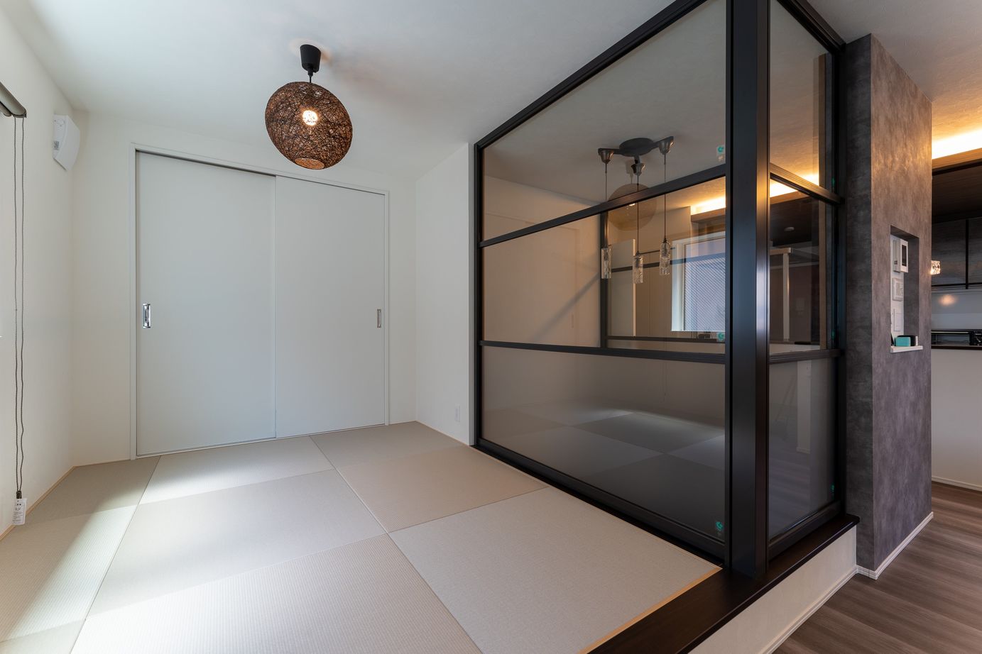 寿建設 【全室床暖房×屋上庭園×三階建て】屋根をつけた屋上庭園で快適な全天候型屋上アウトドアを叶えた住まいの建築実例画像5