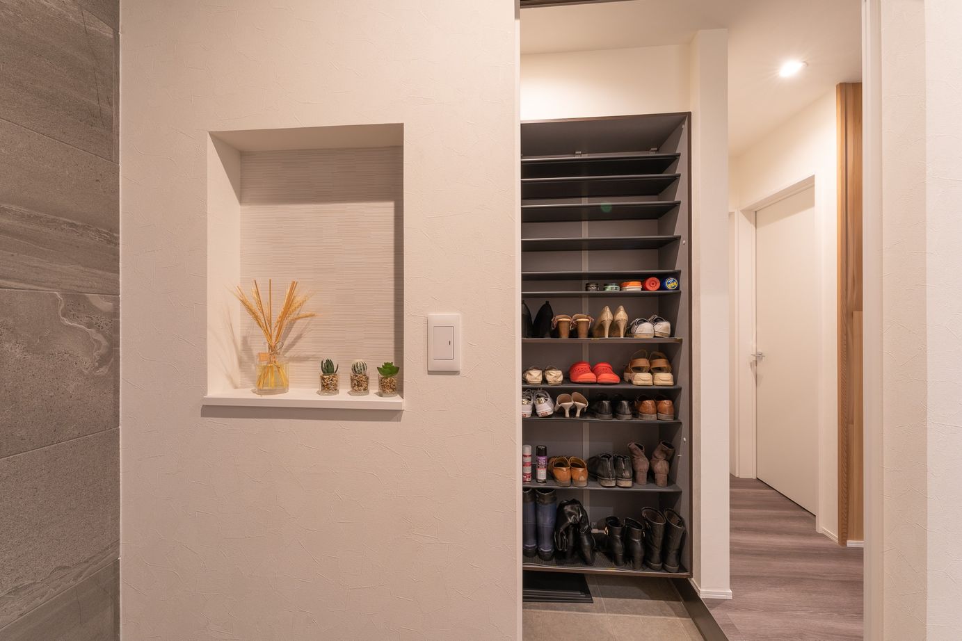 寿建設 【全室床暖房×屋上庭園×三階建て】屋根をつけた屋上庭園で快適な全天候型屋上アウトドアを叶えた住まいの建築実例画像7