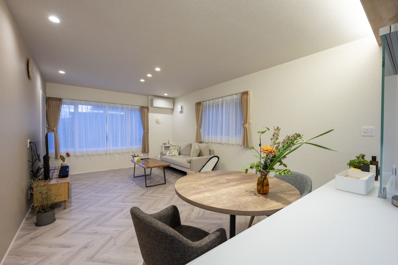 寿建設 【全室床暖房×屋上庭園×三階建て】敷地面積33.1坪！子育て20代が叶えた屋上庭付き都市型狭小の住まいの建築実例画像2