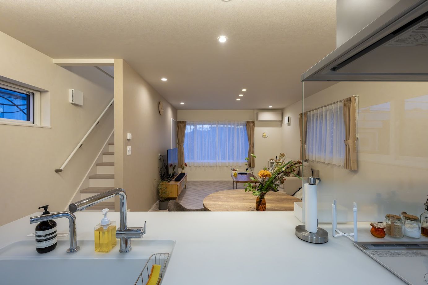 寿建設 【全室床暖房×屋上庭園×三階建て】敷地面積33.1坪！子育て20代が叶えた屋上庭付き都市型狭小の住まいの建築実例画像3