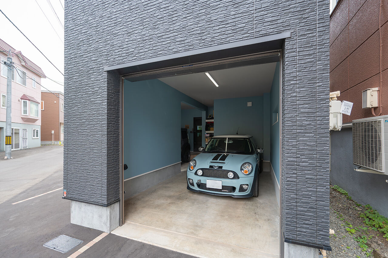 寿建設 【床暖房×ビルトインガレージ2台×２階リビング】 妥協しない家づくりで実現した夢のガレージハウスの建築実例画像9