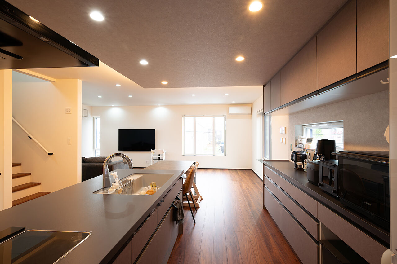 寿建設 【全室床暖房×２階リビング×屋上庭園×延床45坪】 休日をリゾートにした、屋根のある屋上庭園の建築実例画像4