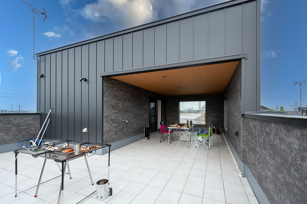 寿建設 【全室床暖房×２階リビング×屋上庭園×延床45坪】 休日をリゾートにした、屋根のある屋上庭園の建築実例画像10