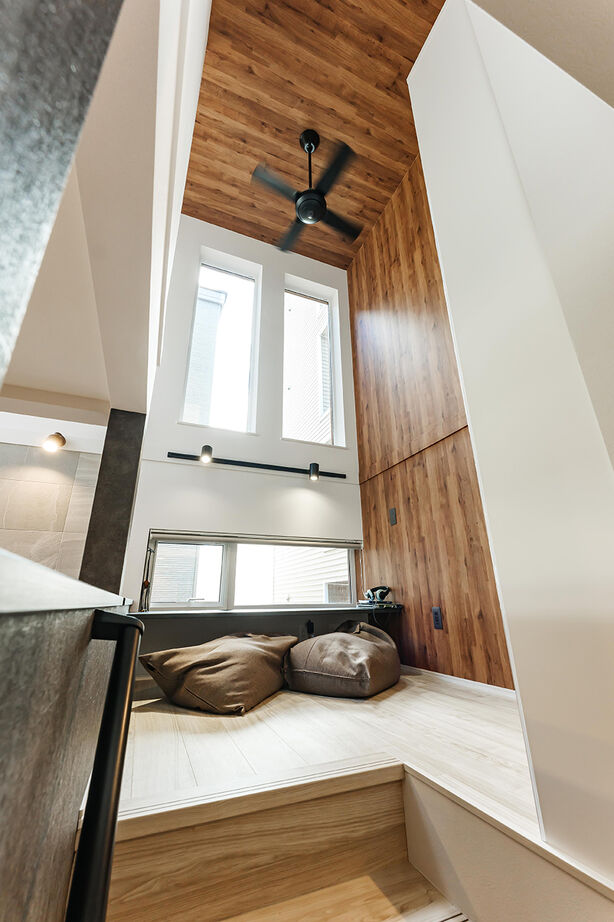 寿建設 【全室床暖房×ビルドインガレージ×スキップフロア×屋上庭園】 子どもがのびのびと遊び学ぶガレージハウスの建築実例画像5