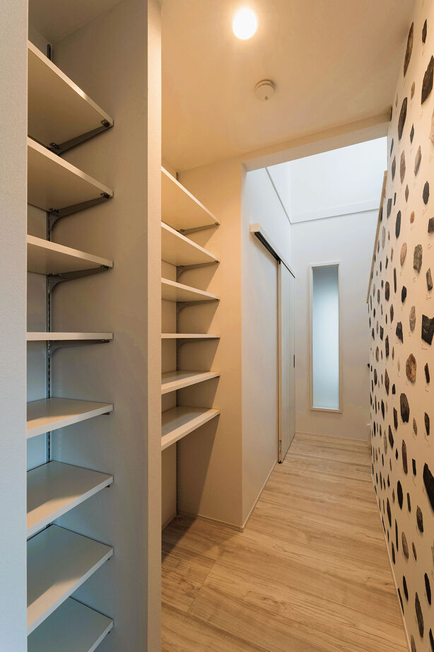 寿建設 【全室床暖房×ビルドインガレージ×スキップフロア×屋上庭園】 子どもがのびのびと遊び学ぶガレージハウスの建築実例画像7