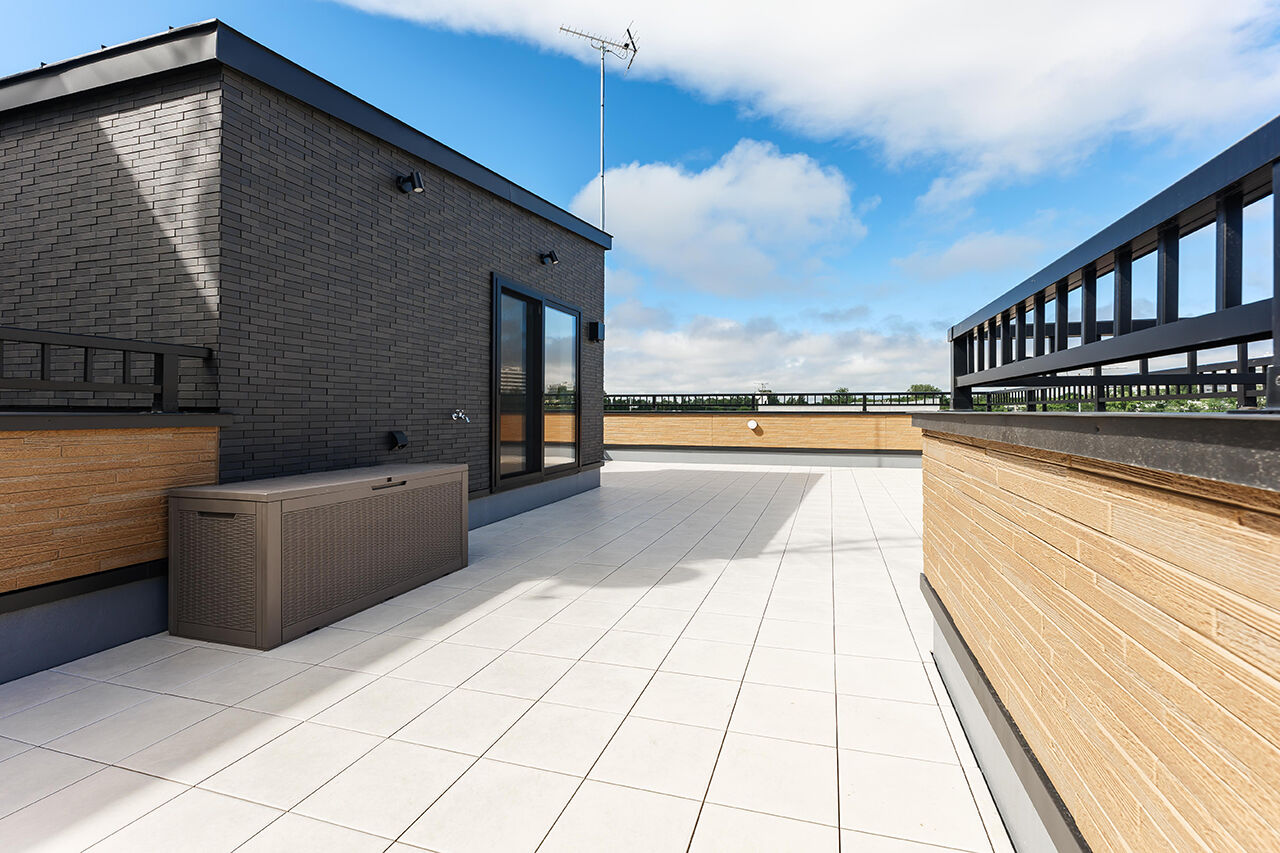 寿建設 【全室床暖房×ビルドインガレージ×スキップフロア×屋上庭園】 子どもがのびのびと遊び学ぶガレージハウスの建築実例画像10