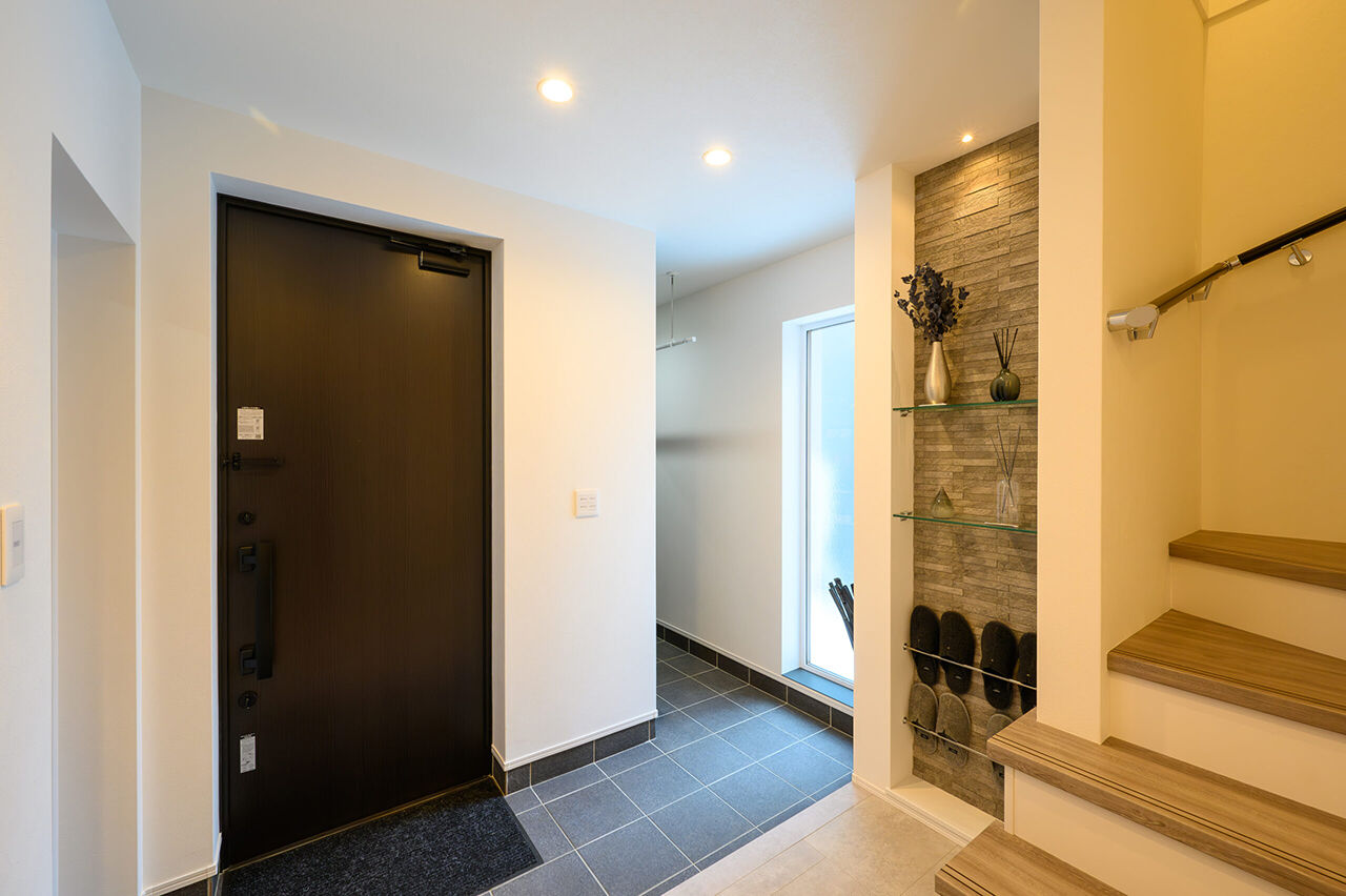 寿建設 【床暖房×ビルトインガレージ×屋上庭園×三階建て】理想の足し算で叶えた、ホテルライクなガレージハウスの建築実例画像9