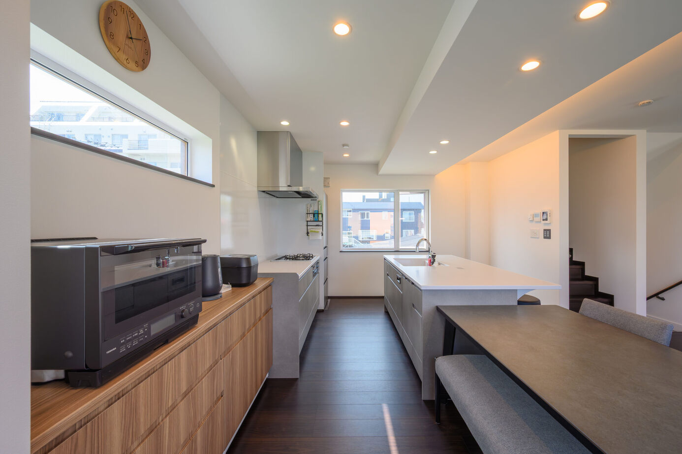 寿建設 【三階建て×屋上庭園×床暖房】 アウトドア好き一家が建てた収納たっぷり海が見える住まいの建築実例画像2