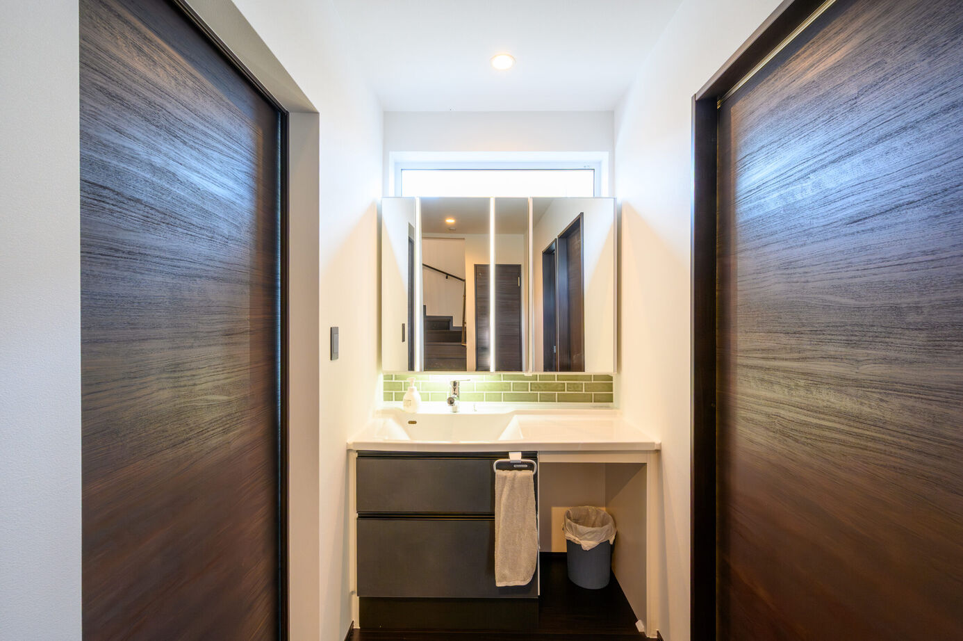 寿建設 【三階建て×屋上庭園×床暖房】 アウトドア好き一家が建てた収納たっぷり海が見える住まいの建築実例画像6