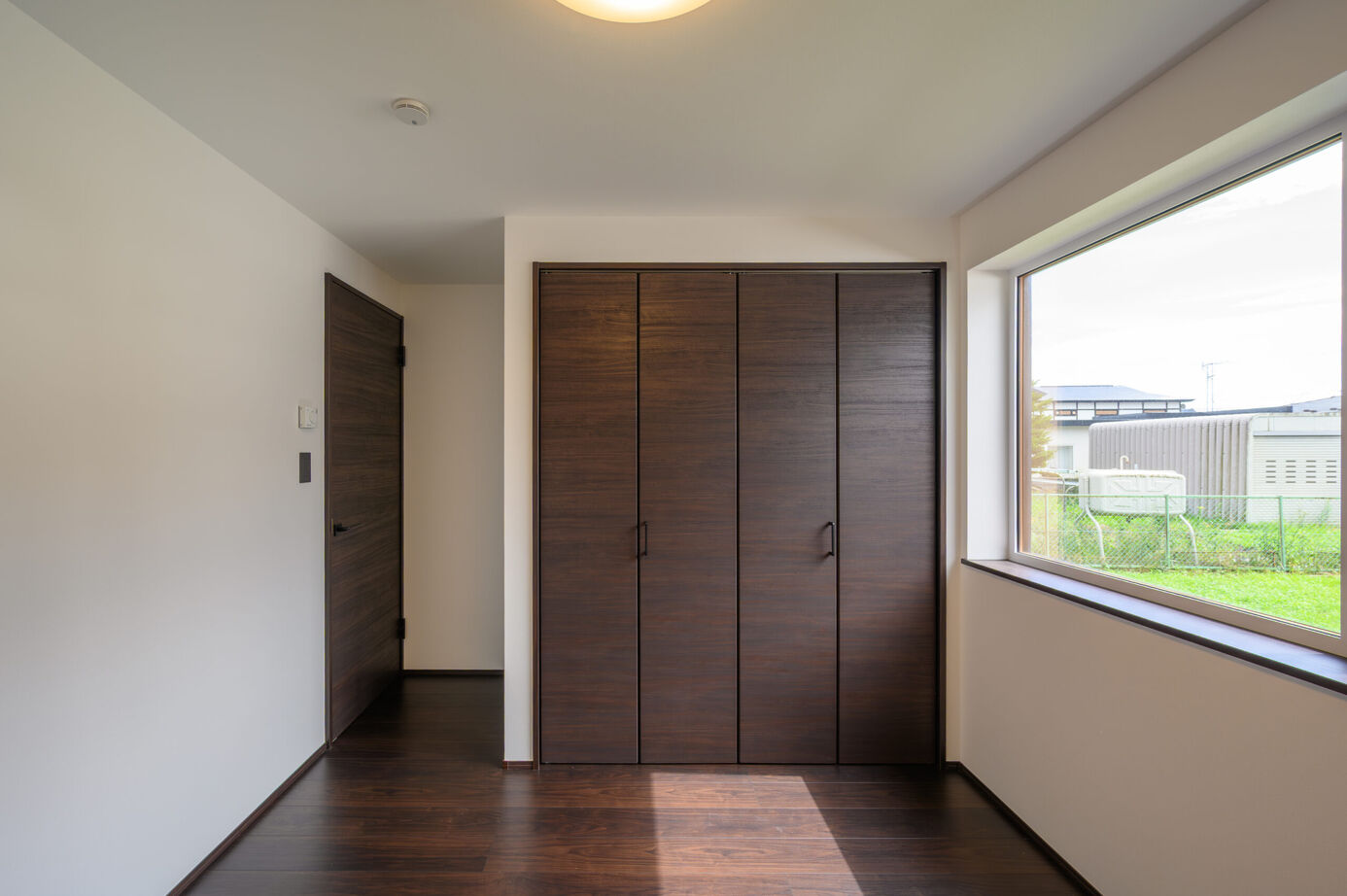 寿建設 【三階建て×屋上庭園×床暖房】 アウトドア好き一家が建てた収納たっぷり海が見える住まいの建築実例画像8