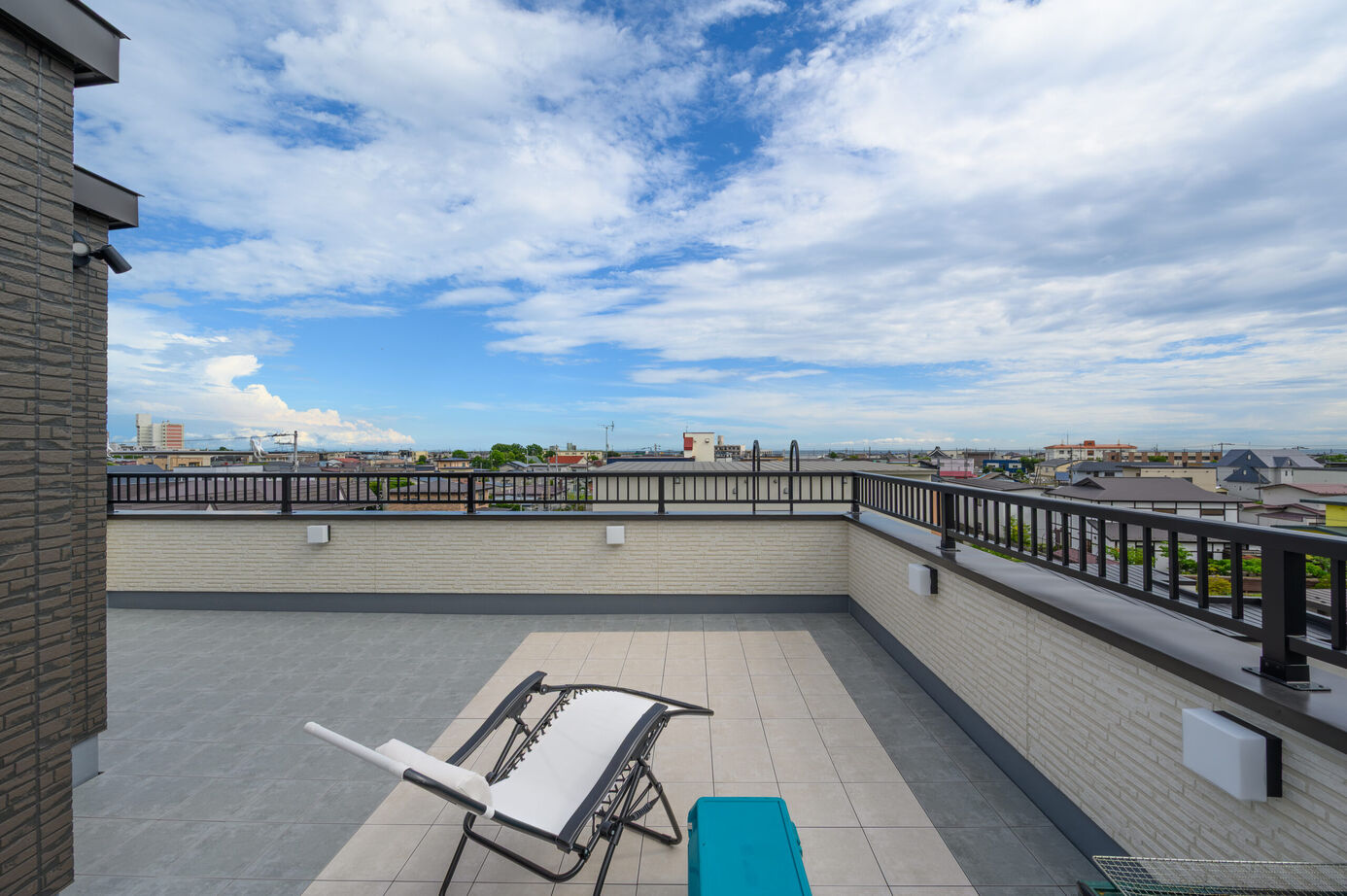 寿建設 【三階建て×屋上庭園×床暖房】 アウトドア好き一家が建てた収納たっぷり海が見える住まいの建築実例画像10