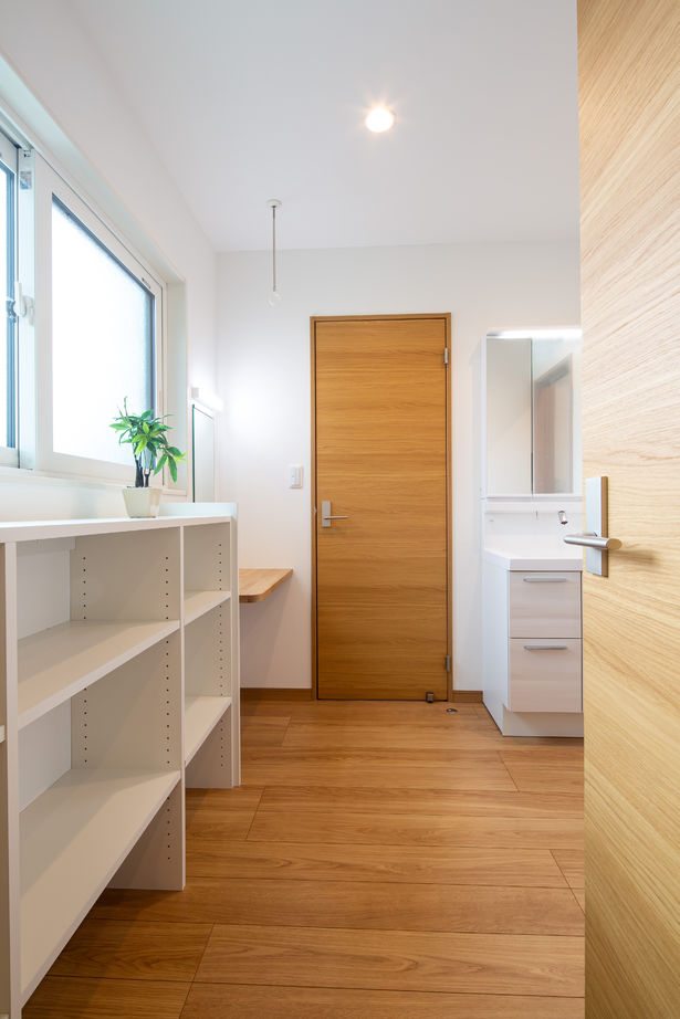 優プラン 【松本市/平屋住宅/間取り有/収納充実】開放的な間仕切れるリビング、床暖房で暖かい平屋の家の建築実例画像7