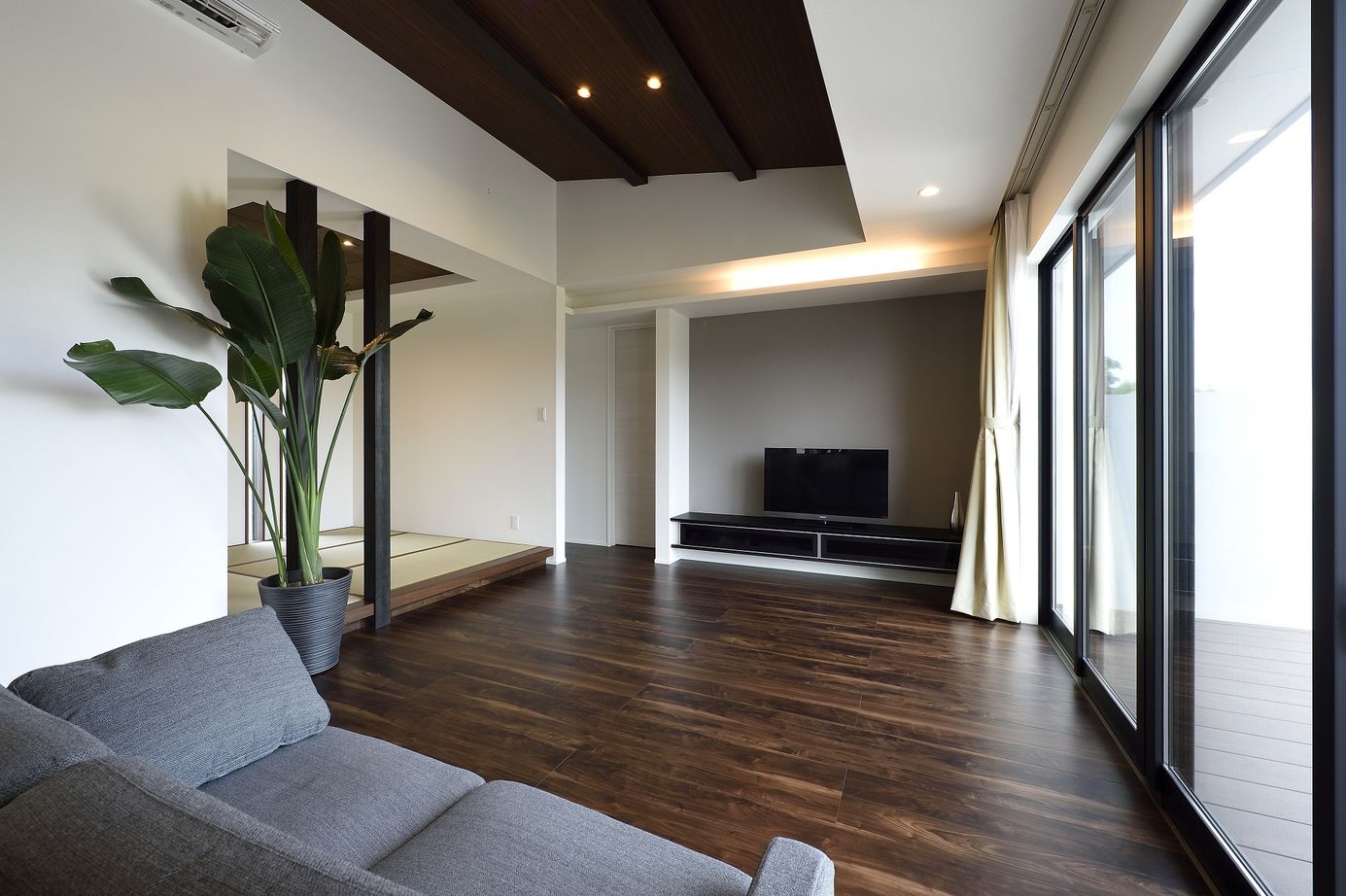 ZENSYU-HOUSE 【平屋/約30坪】プライバシーに配慮した高級感漂うシンプルモダンな住まいの建築実例画像3