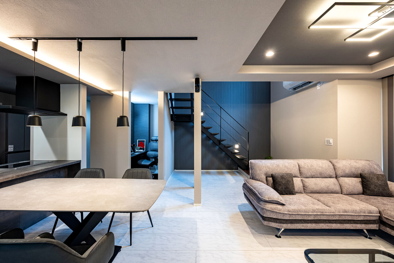 ZENSYU-HOUSE 【2階建て/36.5坪】理想の住まいを手の届く価格で　モダンなデザインと広々リビングの家の建築実例画像2