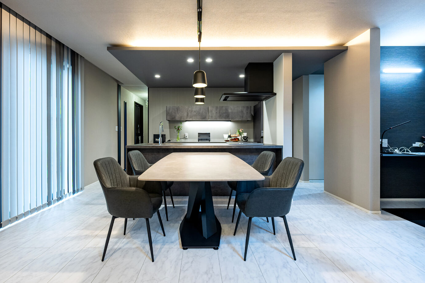 ZENSYU-HOUSE 【2階建て/36.5坪】理想の住まいを手の届く価格で　モダンなデザインと広々リビングの家の建築実例画像5