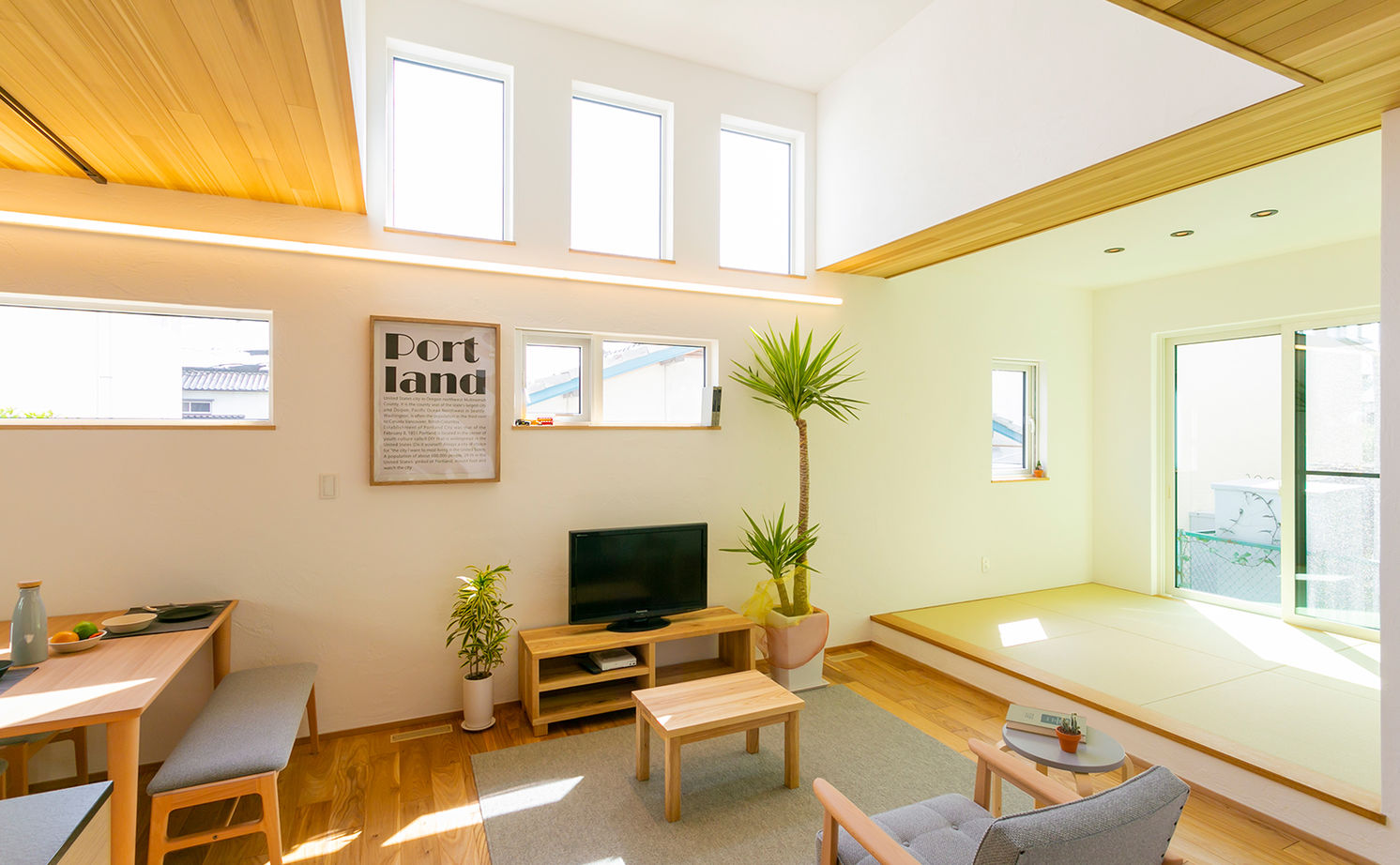 ＣＲＡＴＣＨ（クラッチ） 【北九州市/2653万円/4LDK/間取図有】国産無垢材・塗り壁の外壁で大人シンプル。吹き抜けで小屋裏を設置の建築実例画像1