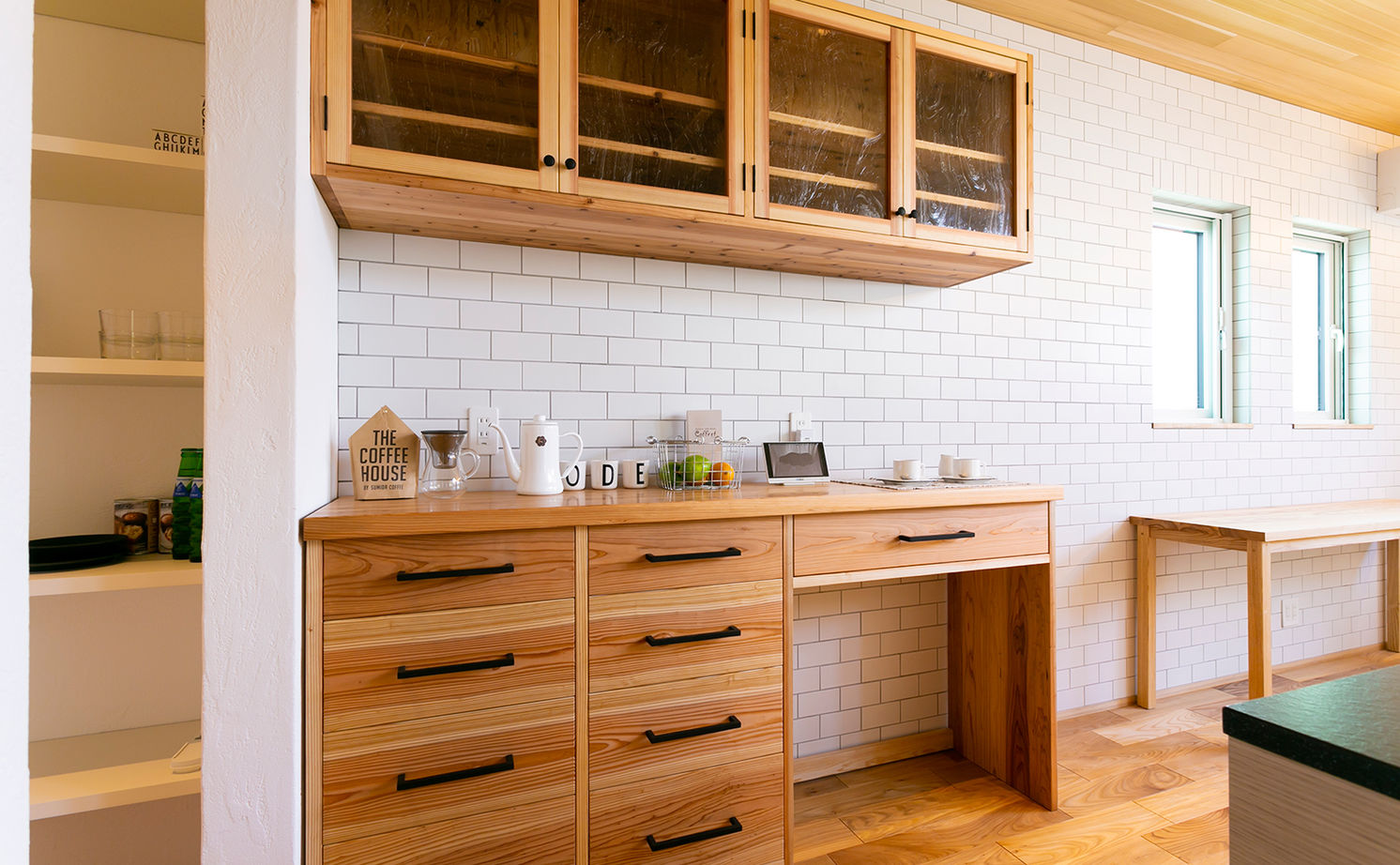 ＣＲＡＴＣＨ（クラッチ） 【北九州市/2653万円/4LDK/間取図有】国産無垢材・塗り壁の外壁で大人シンプル。吹き抜けで小屋裏を設置の建築実例画像5