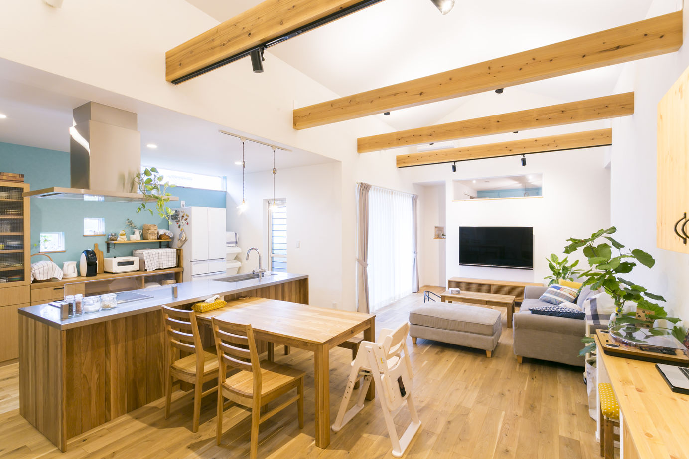 ＣＲＡＴＣＨ（クラッチ） 【3500～3999万円/4LDK】平屋×ビルトインガレージが魅力！ 書斎や生活動線にも工夫がたくさんの建築実例画像2