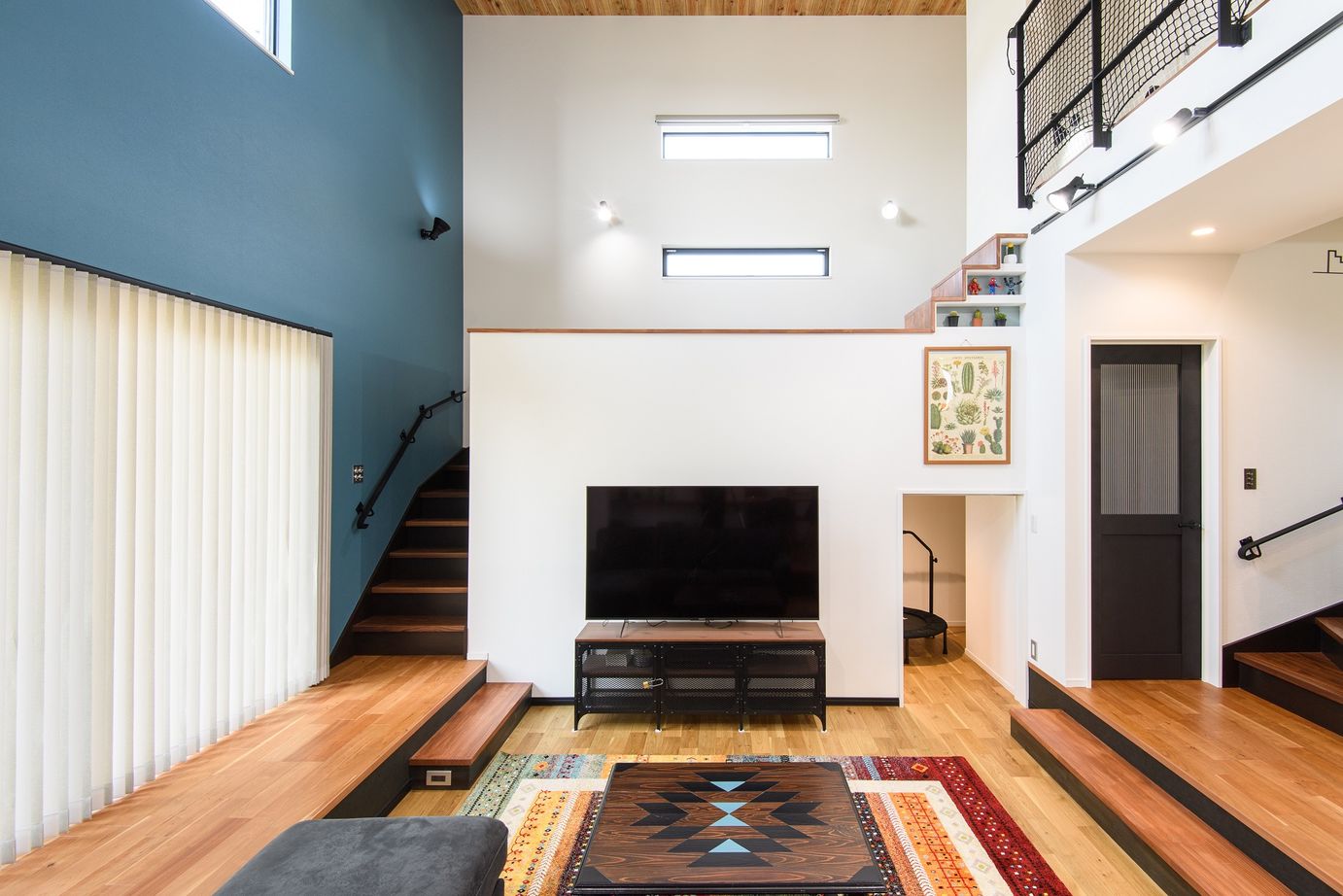 かなう家 【邑楽郡/中２階を加えたスキップフロア】2階まで吹き抜けたリビングと驚きの回遊できる間取りで楽しさ満載の建築実例画像2