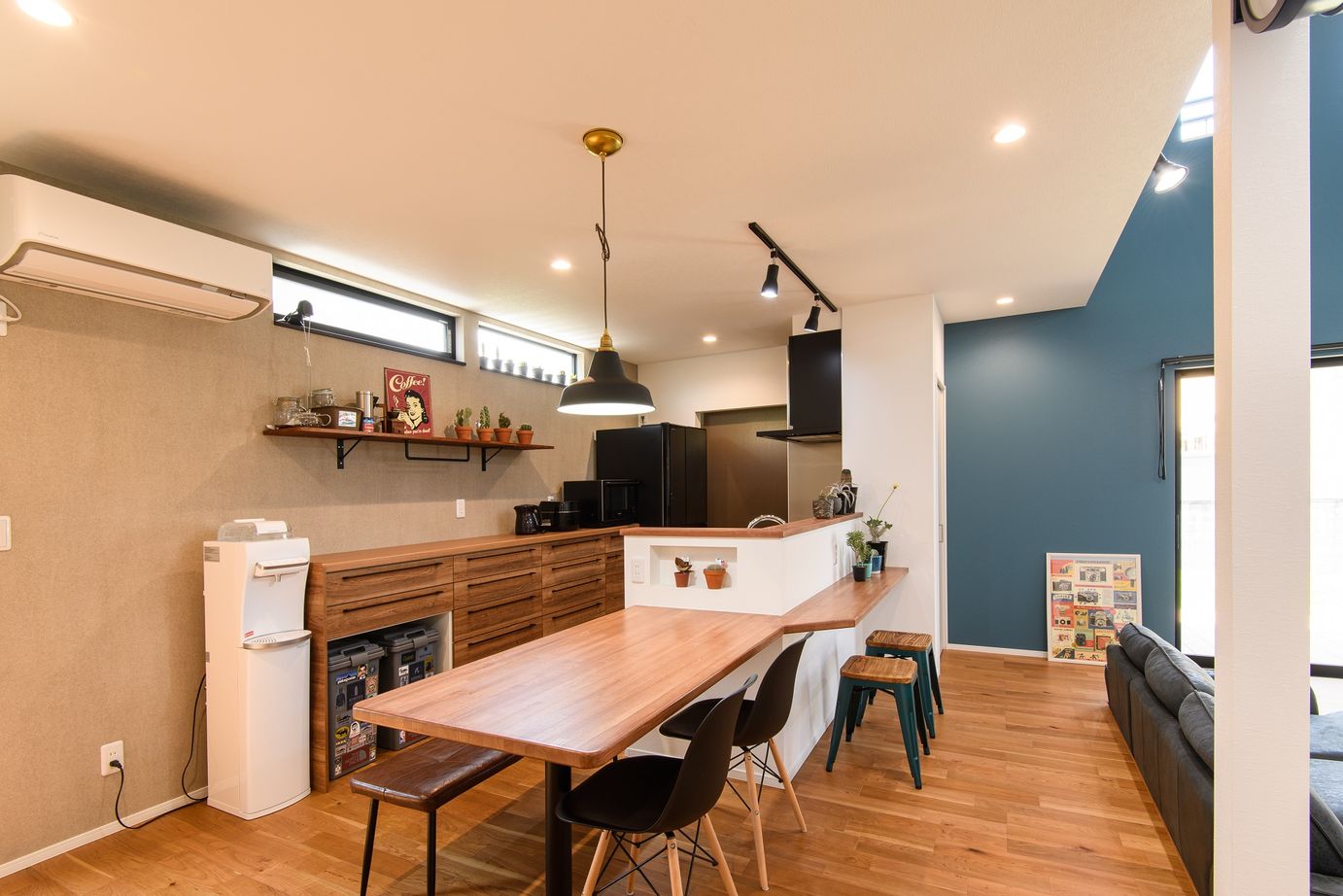 かなう家 【邑楽郡/中２階を加えたスキップフロア】2階まで吹き抜けたリビングと驚きの回遊できる間取りで楽しさ満載の建築実例画像9