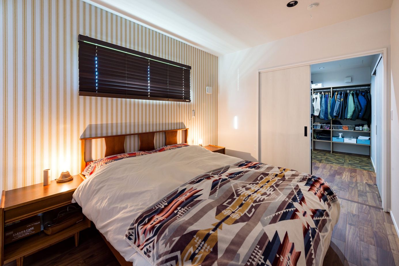 かなう家  【大泉町/バイクガレージ付き平屋】 片流れと水平、異なる屋根を組み合わせた斬新な外観　犬と暮らすの建築実例画像4