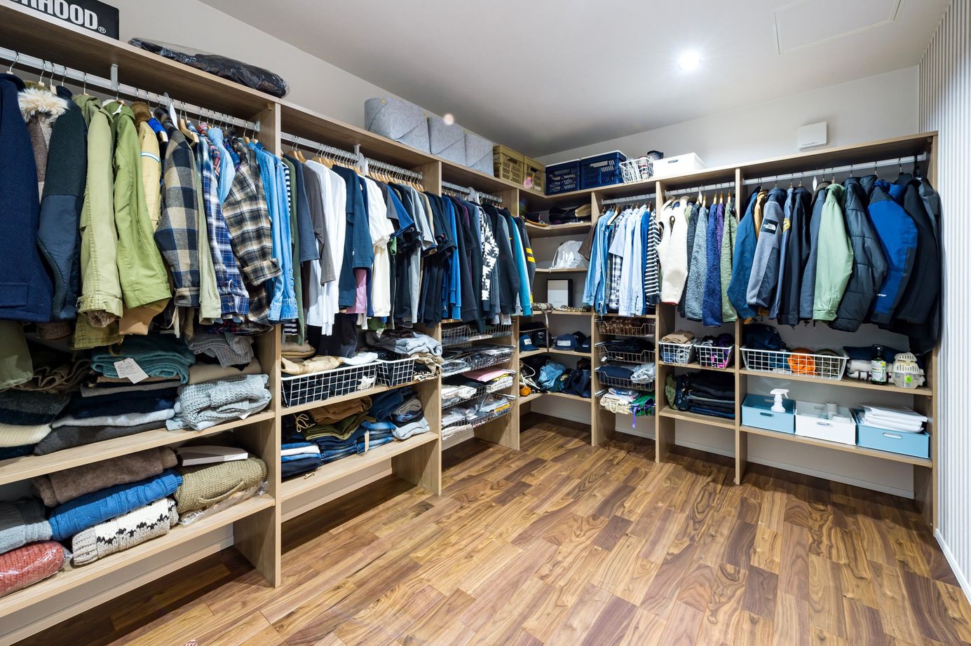 かなう家  【大泉町/バイクガレージ付き平屋】 片流れと水平、異なる屋根を組み合わせた斬新な外観　犬と暮らすの建築実例画像5