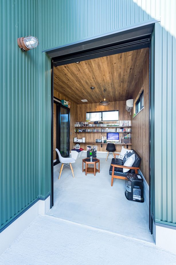 かなう家  【大泉町/バイクガレージ付き平屋】 片流れと水平、異なる屋根を組み合わせた斬新な外観　犬と暮らすの建築実例画像8