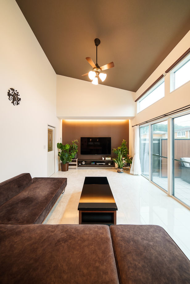 かなう家 【太田市/アウトドアリビングのあるL字型の平屋】大理石調のフロアタイルでリゾート感あふれるデザインの建築実例画像4