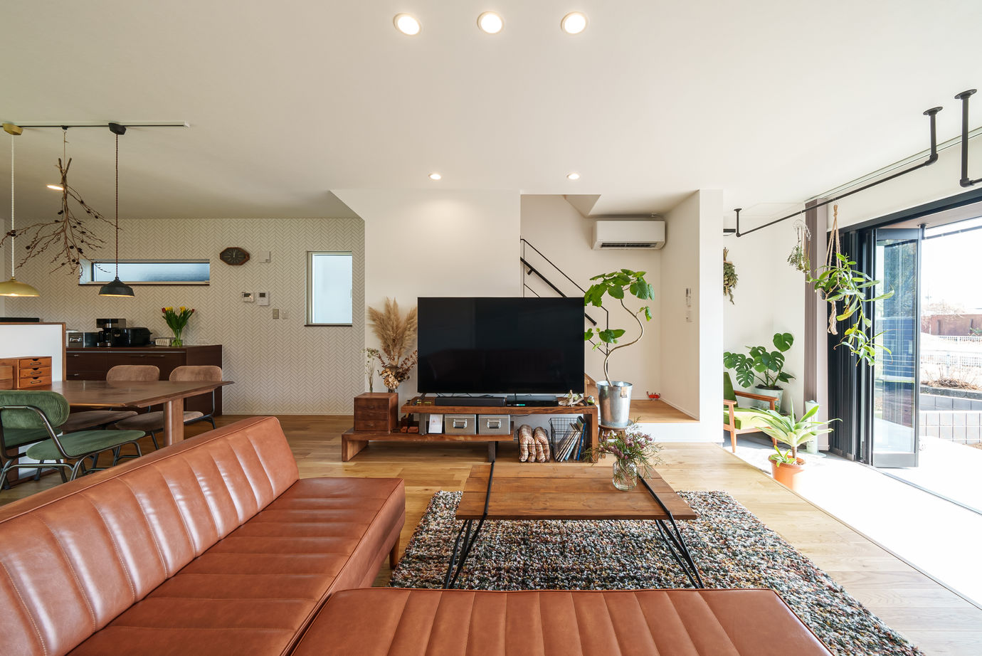 かなう家 【太田市/コの字型】フルオープンサッシで庭と繋がる土間リビングのある家の建築実例画像2