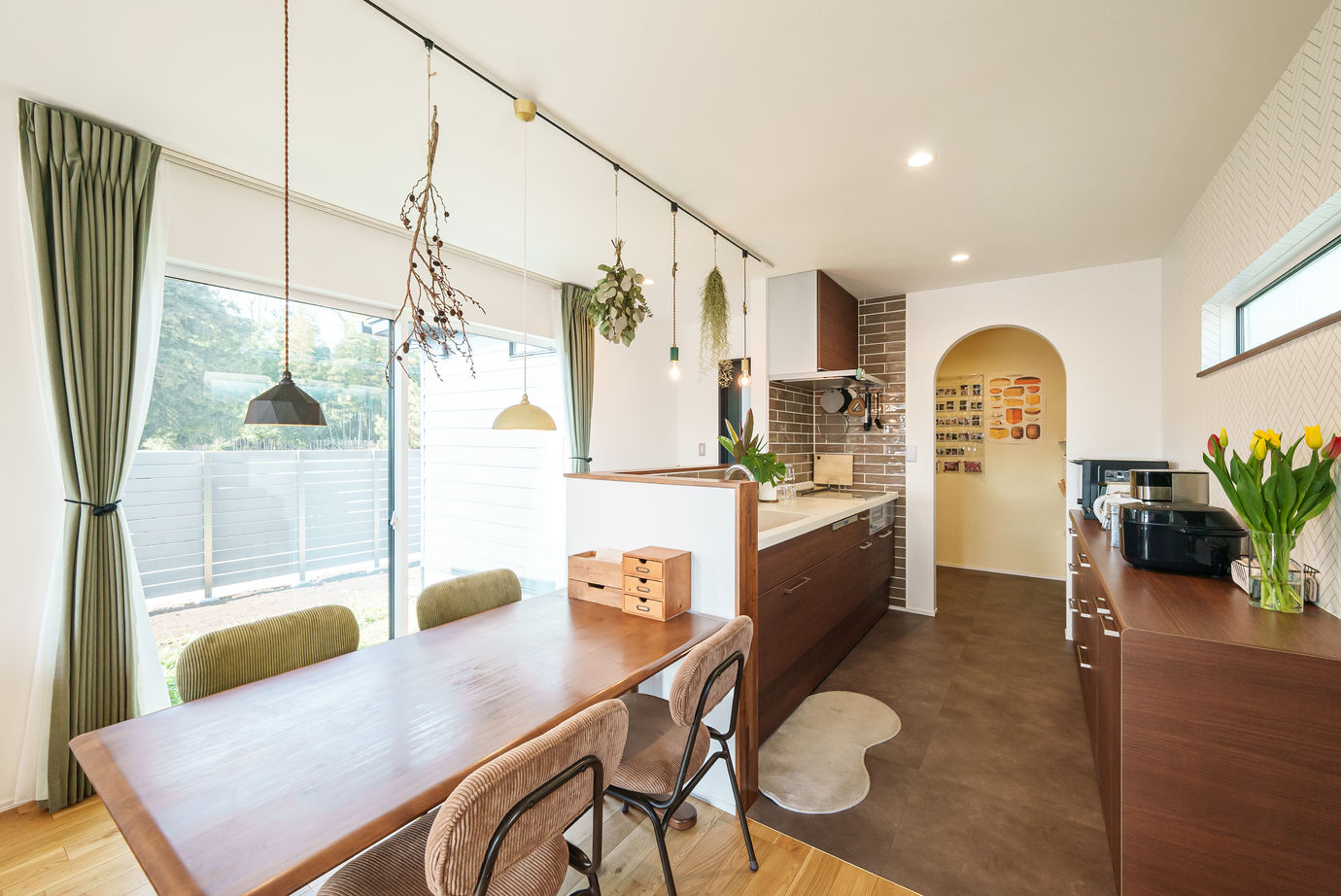 かなう家 【太田市/コの字型】フルオープンサッシで庭と繋がる土間リビングのある家の建築実例画像3