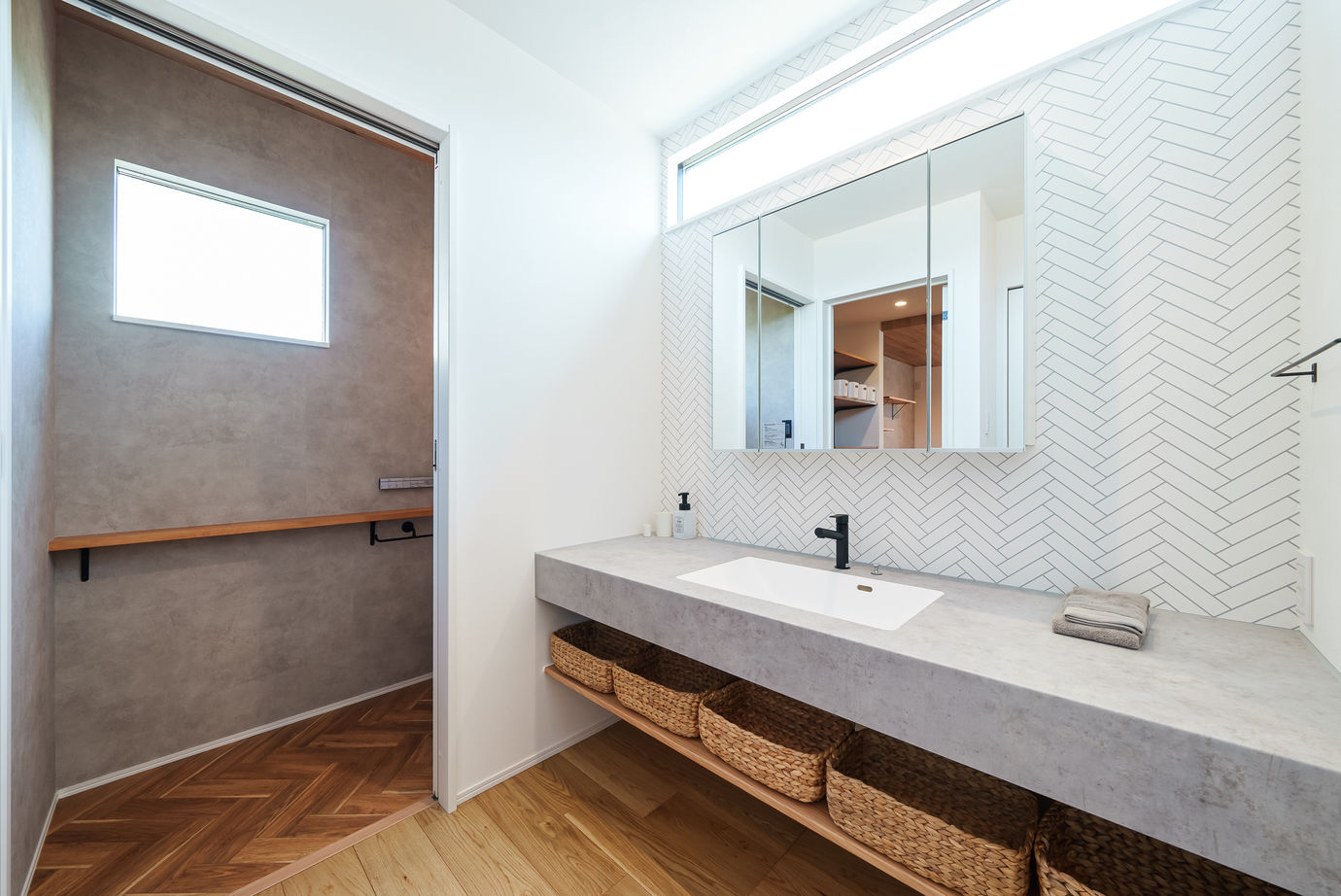 かなう家 【太田市】タイルデッキ+回遊動線+広々収納のあるお家の建築実例画像8