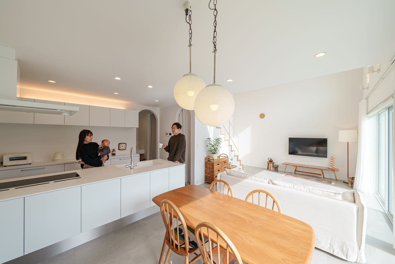 かなう家 【太田市/シンプル/吹抜け】モノトーン配色に効く無垢素材の建築実例画像6