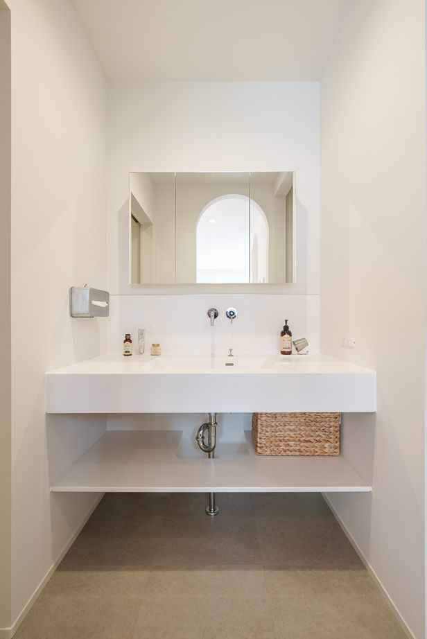 かなう家 【太田市/シンプル/吹抜け】モノトーン配色に効く無垢素材の建築実例画像7