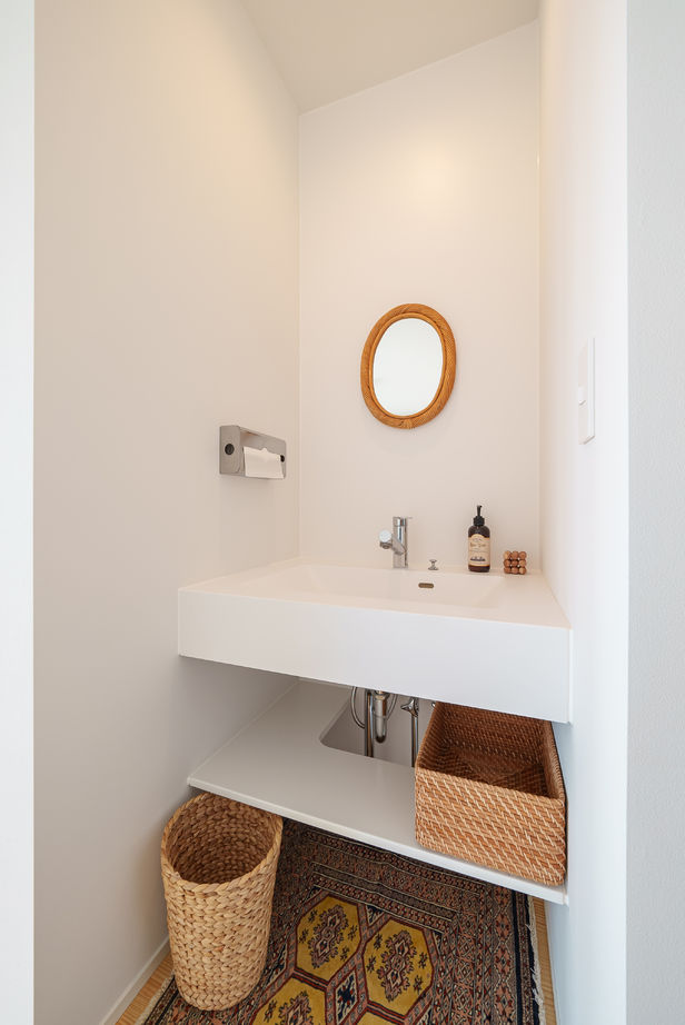 かなう家 【太田市/シンプル/吹抜け】モノトーン配色に効く無垢素材の建築実例画像9