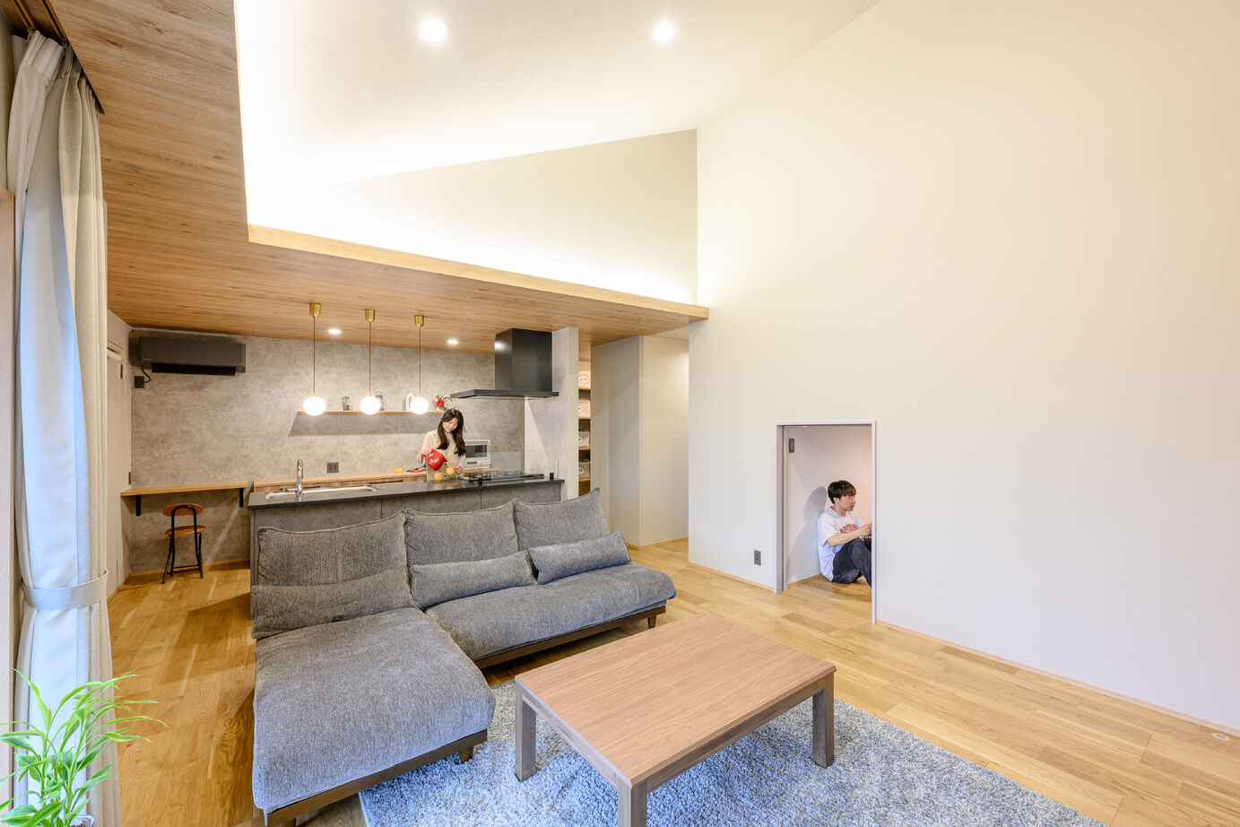 かなう家 【太田市/平屋/勾配天井】勾配天井・ヌック・間接照明…遊び心のある平屋の建築実例画像2