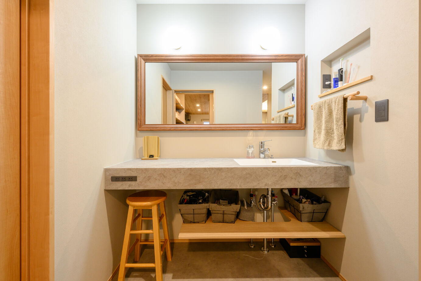 かなう家 【太田市/平屋/勾配天井】勾配天井・ヌック・間接照明…遊び心のある平屋の建築実例画像7