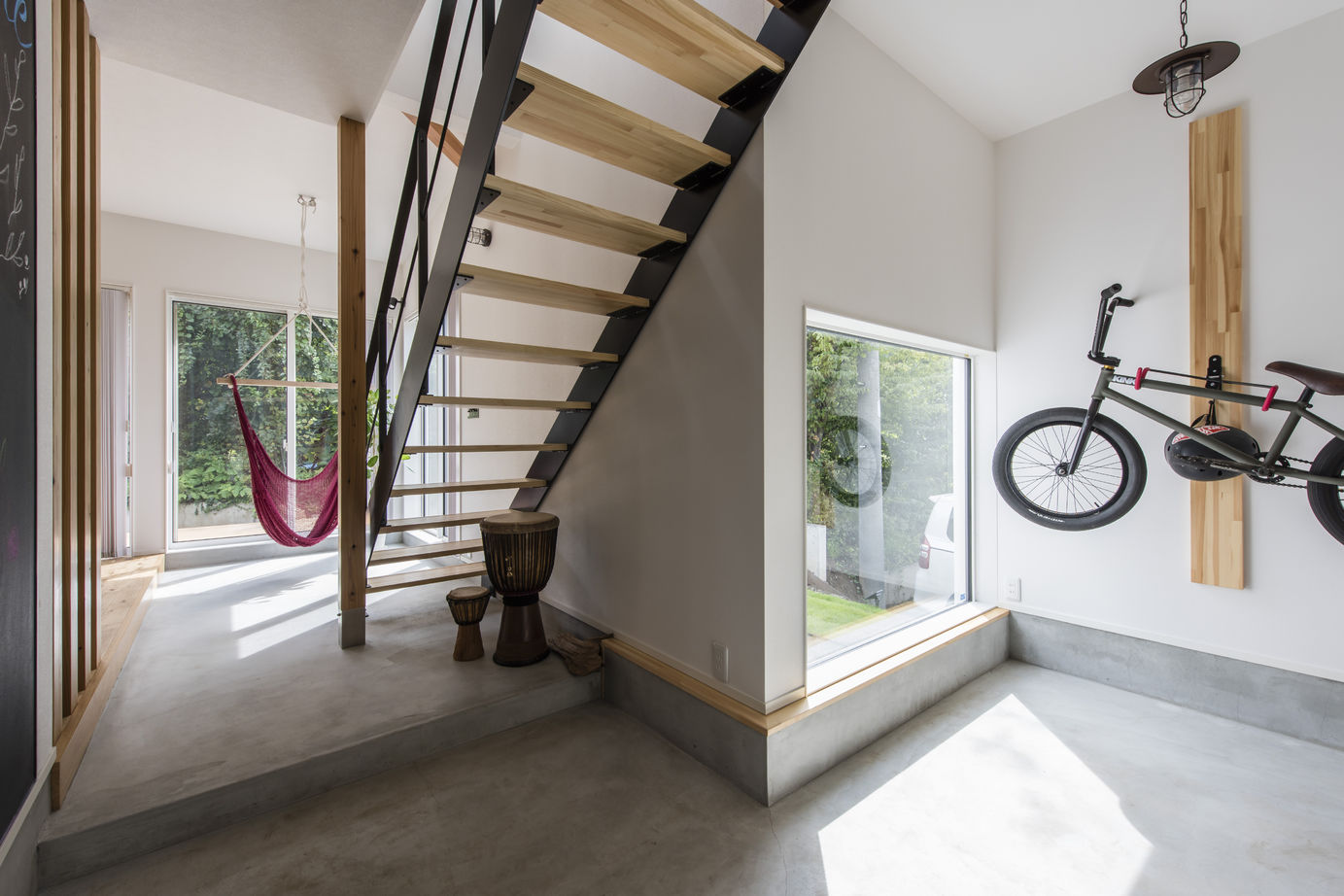 トモノ建築設計事務所 【ナチュラル/間取り図有】緑に囲まれた土間のある家の建築実例画像6