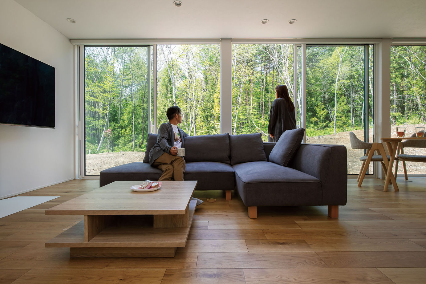 トモノ建築設計事務所 【平屋/ガレージ/ホテルライク/間取り図有】森を楽しむ美術館のようなホテルライクな暮らし【移住】の建築実例画像4