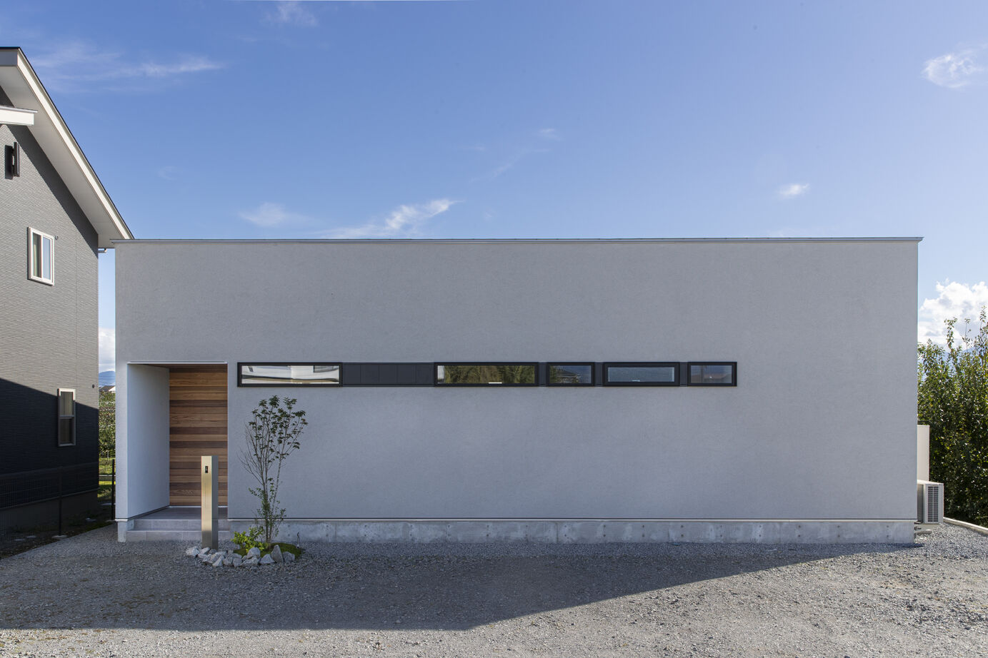 トモノ建築設計事務所 快適に暮らす工夫を凝らした住まい【平屋/開放感/造作家具/間取り図】の建築実例画像