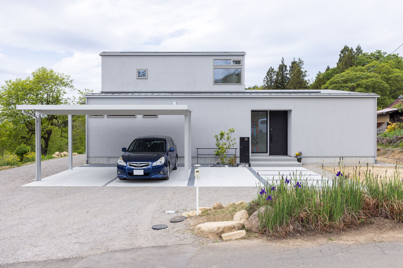 トモノ建築設計事務所 ALBION ウチとソトが繋がる大開口LDKの家【ペットと暮らす/吹き抜け/ドッグラン】の建築実例画像