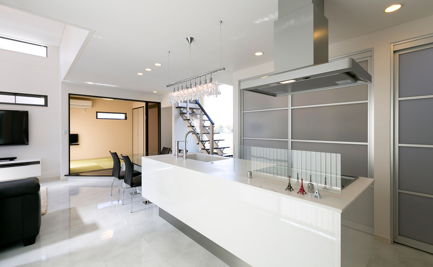 Art Yoshikawa設計事務所 吉川住建 【豊田市|1000万円台|スキップフロア】リゾートホテルのスイートのような、ラグジュアリーな寛ぎの空間の建築実例画像