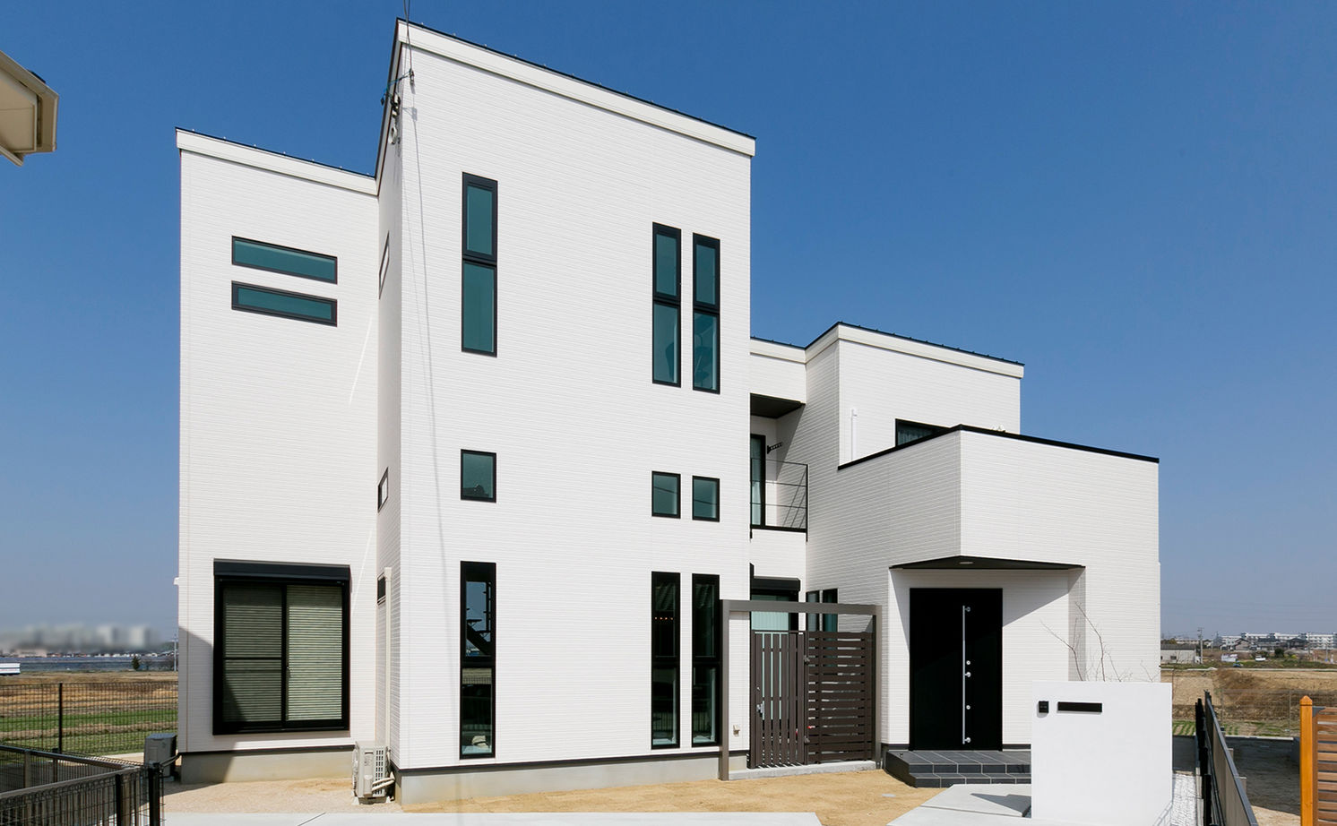 Art Yoshikawa設計事務所 吉川住建 【豊田市|1000万円台|スキップフロア】リゾートホテルのスイートのような、ラグジュアリーな寛ぎの空間の建築実例画像2