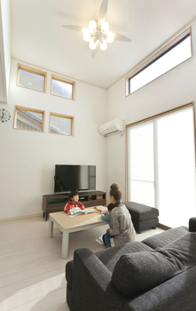 Art Yoshikawa設計事務所 吉川住建 凹形の個性的なモダンスタイルに、家族の温かさがあふれる空間。計算された動線も満足の理由の建築実例画像2