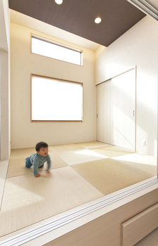 Art Yoshikawa設計事務所 吉川住建 凹形の個性的なモダンスタイルに、家族の温かさがあふれる空間。計算された動線も満足の理由の建築実例画像3